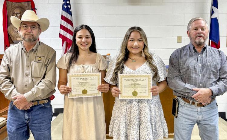 Bee House Lodge gives 2 awards