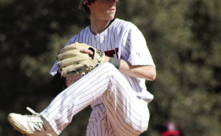 Dogs strike out in De Leon