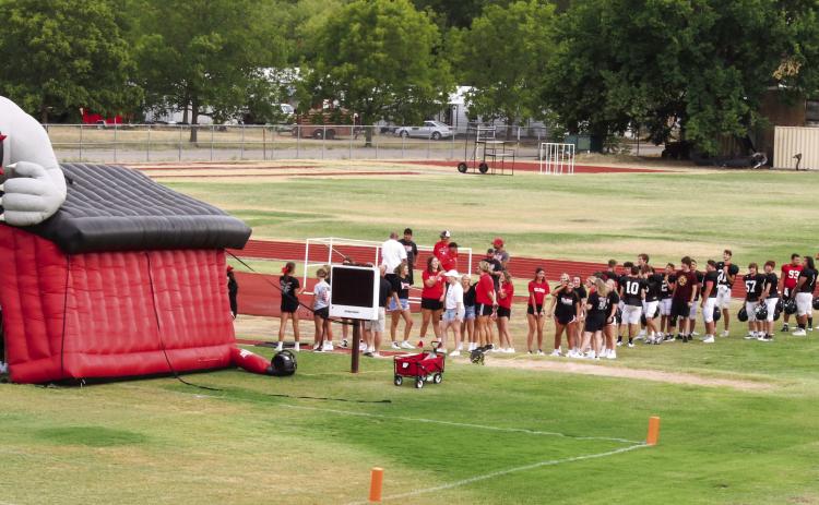 Dogs to host Lions for pigskin scrimmage