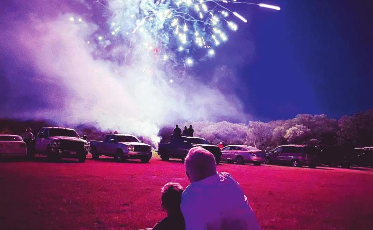 Free Fourth festivities draw hundreds to park