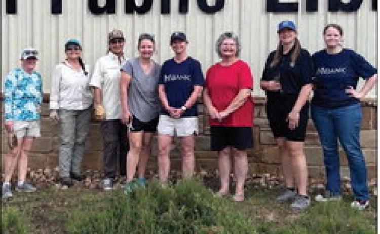 Green-thumbed volunteers help with library beds
