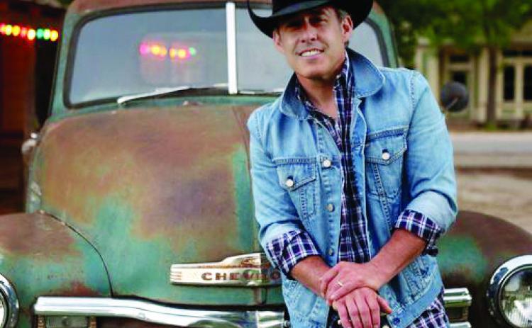 Aaron Watson’s bringing family to Saturday show
