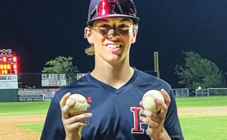 Diamond Dogs chase district title