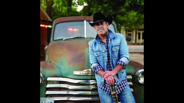 Aaron Watson’s bringing family to Saturday show